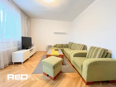 Квартири в оренду, 3-кімнатні, Žilina · €780