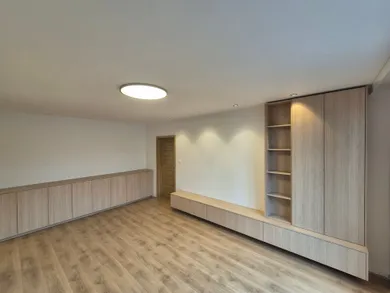 Na predaj 2-izbový byt, 65 m², Nitra, Hollého