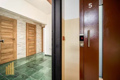Na predaj 3-izbový byt, 61 m², Bratislava-Vrakuňa, Rajecká
