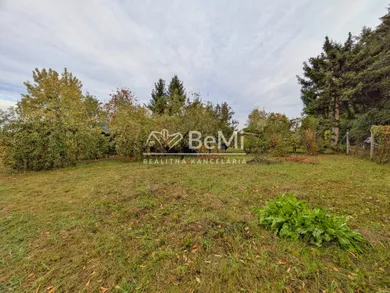 Na predaj pozemok, 389 m², Zlaté Moravce