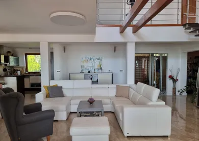Na prenájom 5-izbový dom, 460 m², Nitra, Havrania
