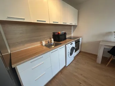 Na predaj 1-izbový byt, 33 m², Banská Bystrica, Školská