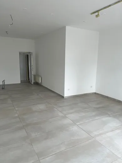Na prenájom komerčné, 44 m², Trnava, Rybníková