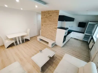 Byty na prenájom 2-izbový, Banská Bystrica · €640