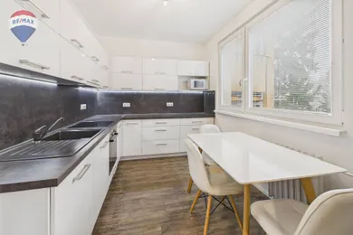 Mieszkania na wynajem, 4-pokojowe, Bratislava-Dúbravka · €950