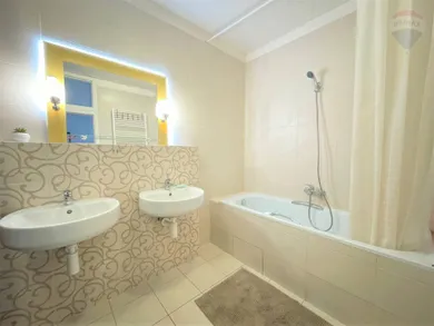 Na prenájom 2-izbový byt, 60 m², Banská Bystrica, Komenského