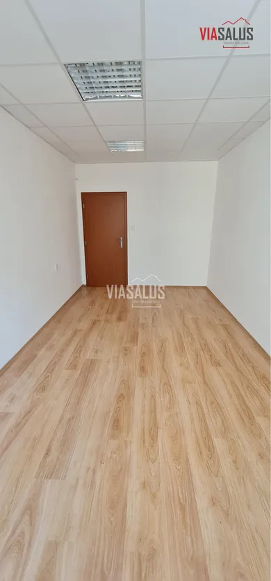 Lokale komercyjne na wynajem, Poprad · €170
