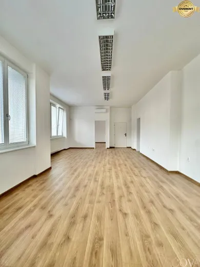 Na prenájom komerčné, 60 m², Trenčín