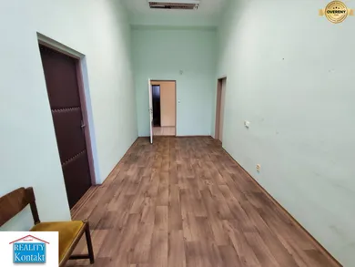 Lokale komercyjne na wynajem, Nové Zámky · €6