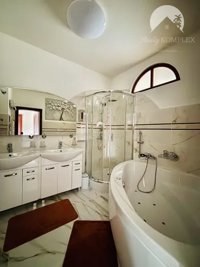 Na prenájom 3-izbový byt, 82 m², Komárno