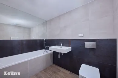 Na prenájom 3-izbový byt, 119 m², Bratislava-Staré Mesto, Pribinova