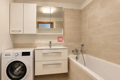Na prenájom 3-izbový byt, 71 m², Bratislava-Staré Mesto, Žižkova