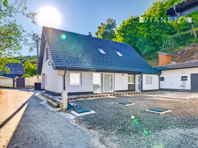 Na predaj 5-izbový dom, 300 m², Počarová