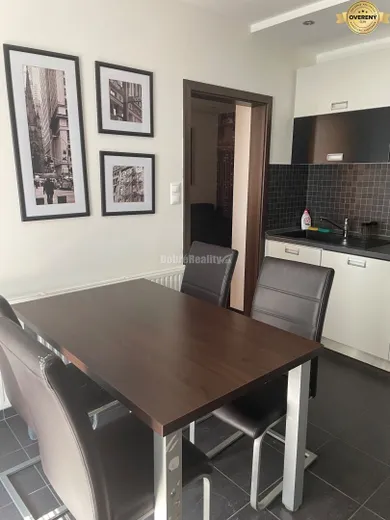 Na prenájom 4-izbový byt, 98 m², Levice, Perecka