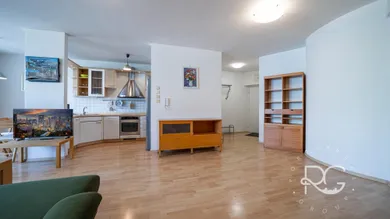 Na prenájom 3-izbový byt, 88 m², Bratislava-Staré Mesto