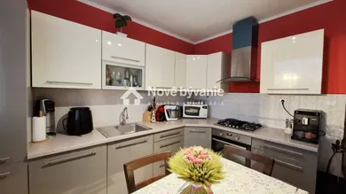 Квартиры в аренду, 3-комнатные, Humenné · €550