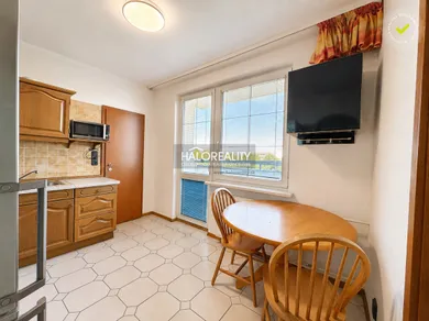 Na predaj 4-izbový byt, 79 m², Bratislava-Ružinov