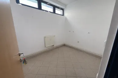 Na prenájom objekt, 240 m², Galanta, Hlavná