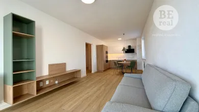Na prenájom 2-izbový byt, 59 m², Pezinok, Sasinkova