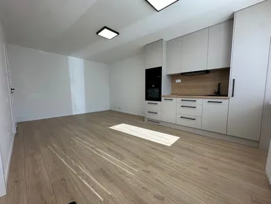 Mieszkania na sprzedaż, 3-pokojowe, Bratislava-Nové Mesto · €260 000
