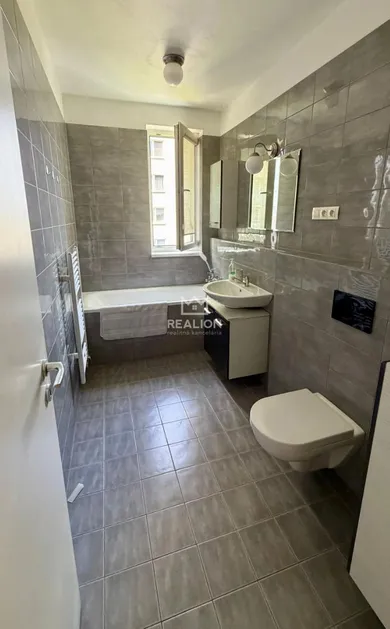 Na prenájom 2-izbový byt, 51 m², Bratislava-Petržalka, Bosáková 7
