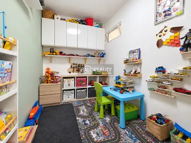 Na predaj 3-izbový byt, 63 m², Prievidza