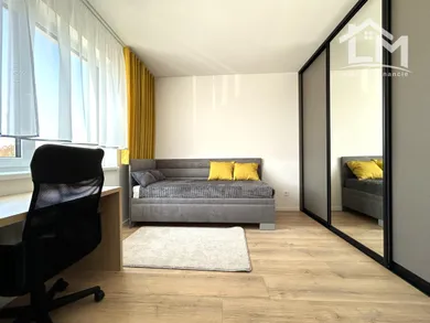 Na predaj 3-izbový byt, 75 m², Piešťany, -