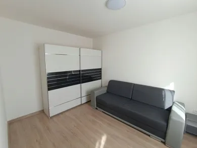 Na prenájom 2-izbový byt, 43 m², Dunajská Streda, Športová