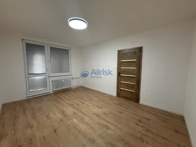 Na prenájom 1-izbový byt, 38 m², Šaľa, L. Novomeského