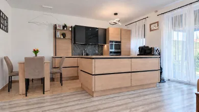 Na predaj 5-izbový dom, 104 m², -