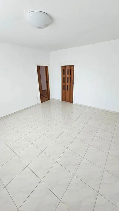 Na predaj 3-izbový byt, 61 m², Hurbanovo, Sládkovičova