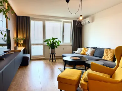 Na predaj 3-izbový byt, 86 m², Bratislava-Petržalka, Jasovská