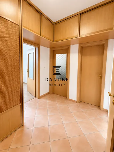 Na prenájom 3-izbový byt, 85 m², Bratislava-Nové Mesto, Tomášikova