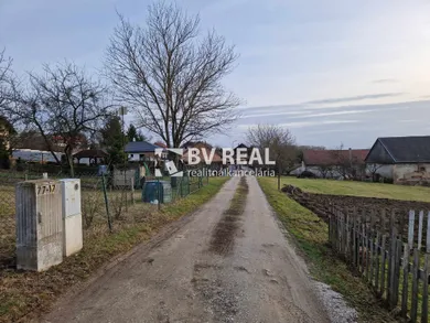 Na predaj pozemok, Prusy