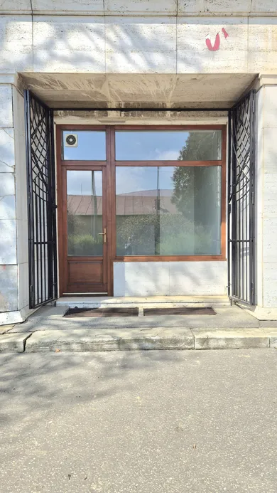 Lokale komercyjne na wynajem, Prešov · €570