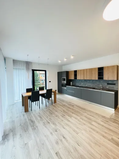 Mieszkania na wynajem, 4-pokojowe, Bratislava-Staré Mesto · €2500