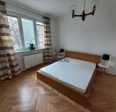 Na prenájom 2-izbový byt, 55 m², Žilina, Komenského