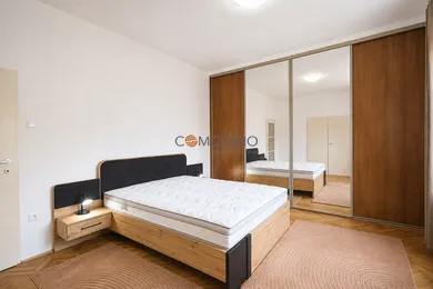 Na prenájom 2-izbový byt, 60 m², Bratislava-Staré Mesto, Francisciho