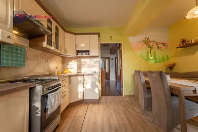 Квартири на продаж, 4-кімнатні, Martin · €210 000