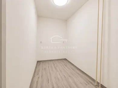 Na predaj 1-izbový byt, 33 m², Komárno, Selyeho
