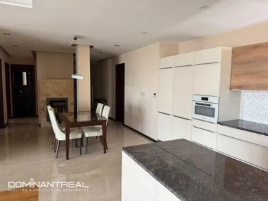 Na prenájom 3-izbový byt, 110 m², Bratislava-Staré Mesto, -