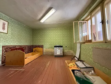 Na predaj 2-izbový dom, 300 m², Hosťovce