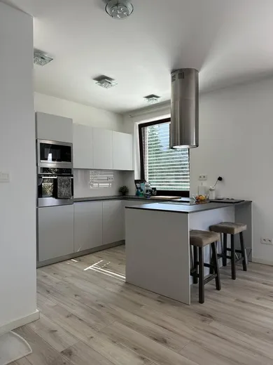 Na prenájom 2-izbový byt, 68 m², Bratislava-Staré Mesto, Hriňovská