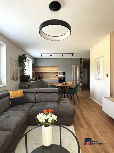 Квартиры на продажу, 3-комнатные, Žilina · €269 900