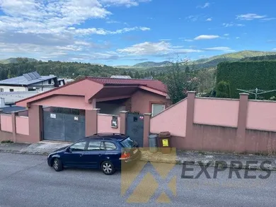 Na predaj dom, 130 m², Handlová, Ružová