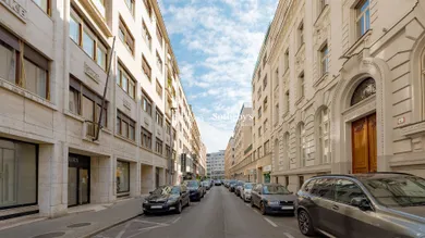 Na predaj 4-izbový byt, 130 m², Bratislava-Staré Mesto, Gorkého