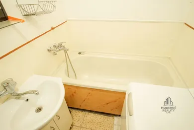 Na prenájom 2-izbový byt, 57 m², Nové Zámky, Ľ. Štúra