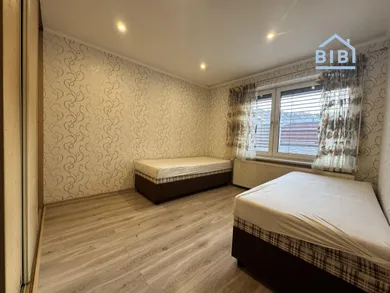 Na predaj 4-izbový dom, 120 m², Banka, Topoľčianska