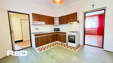 Na predaj 5-izbový dom, 195 m², Rosina