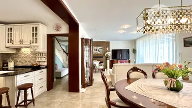Na predaj 5-izbový dom, 220 m², Pezinok
